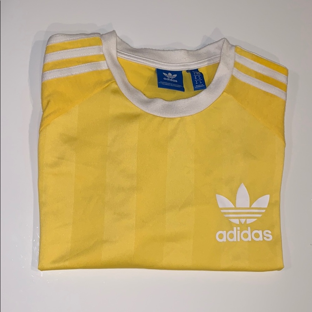 Adidas Men’s yellow lightweight T shirt